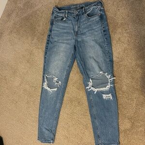 American Eagle Mom Jeans Strigid Size 8 Medium Wash High Rise Distressed Denim